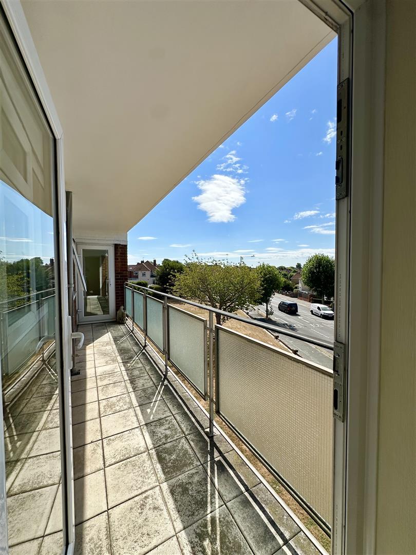2 bed property in Old Roar Road, St Leonards-On-Sea